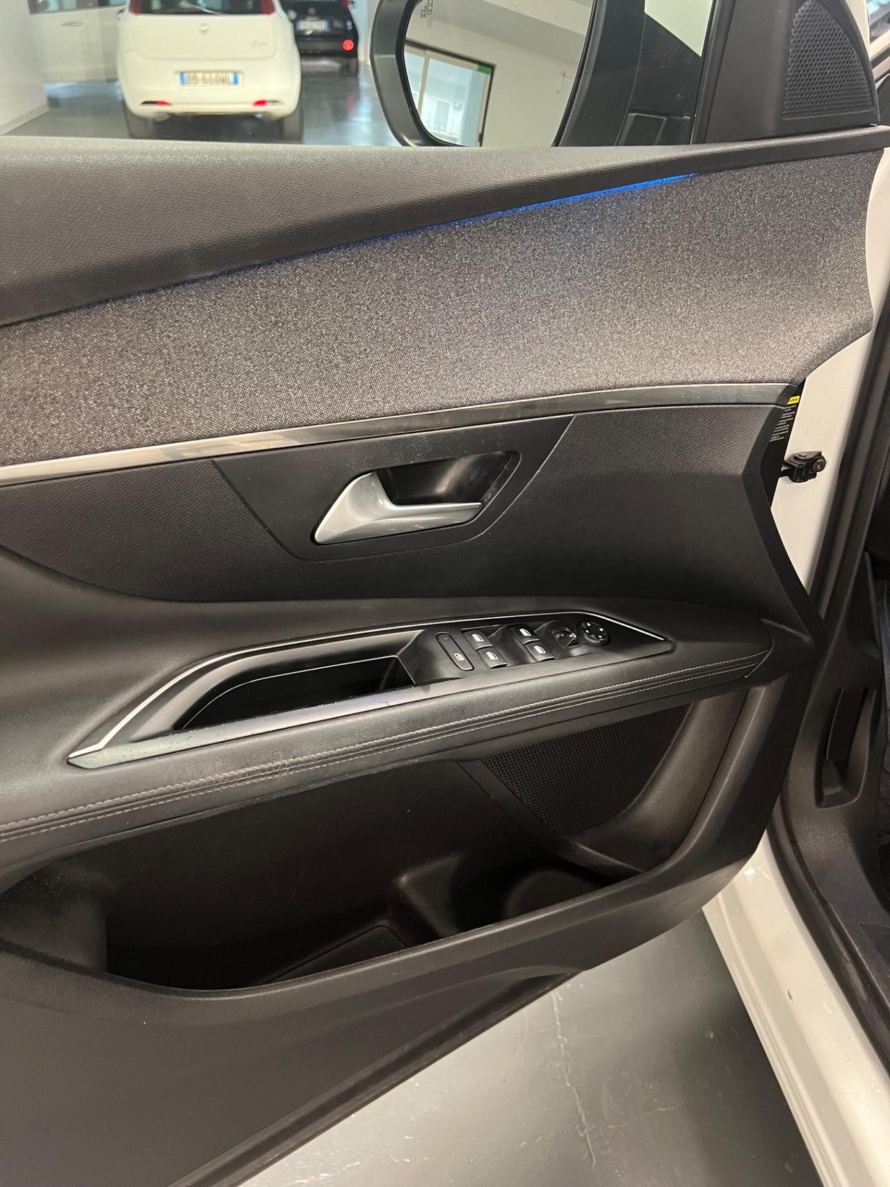 Peugeot 3008 BlueHDi 130 S&S EAT8 Allure