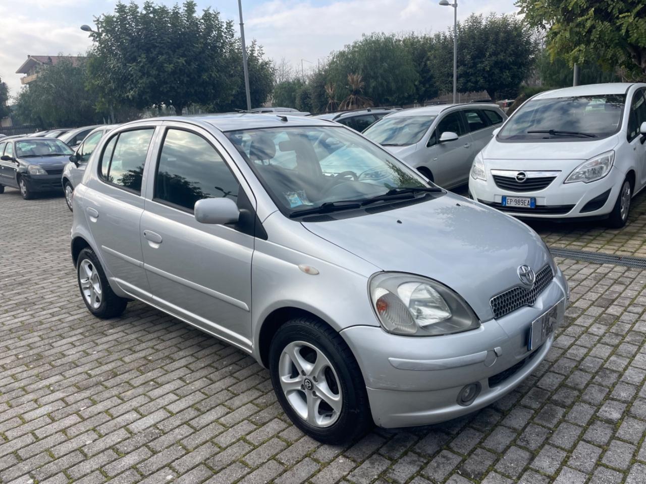 Toyota Yaris 1.0i 16V cat 5 porte Sol