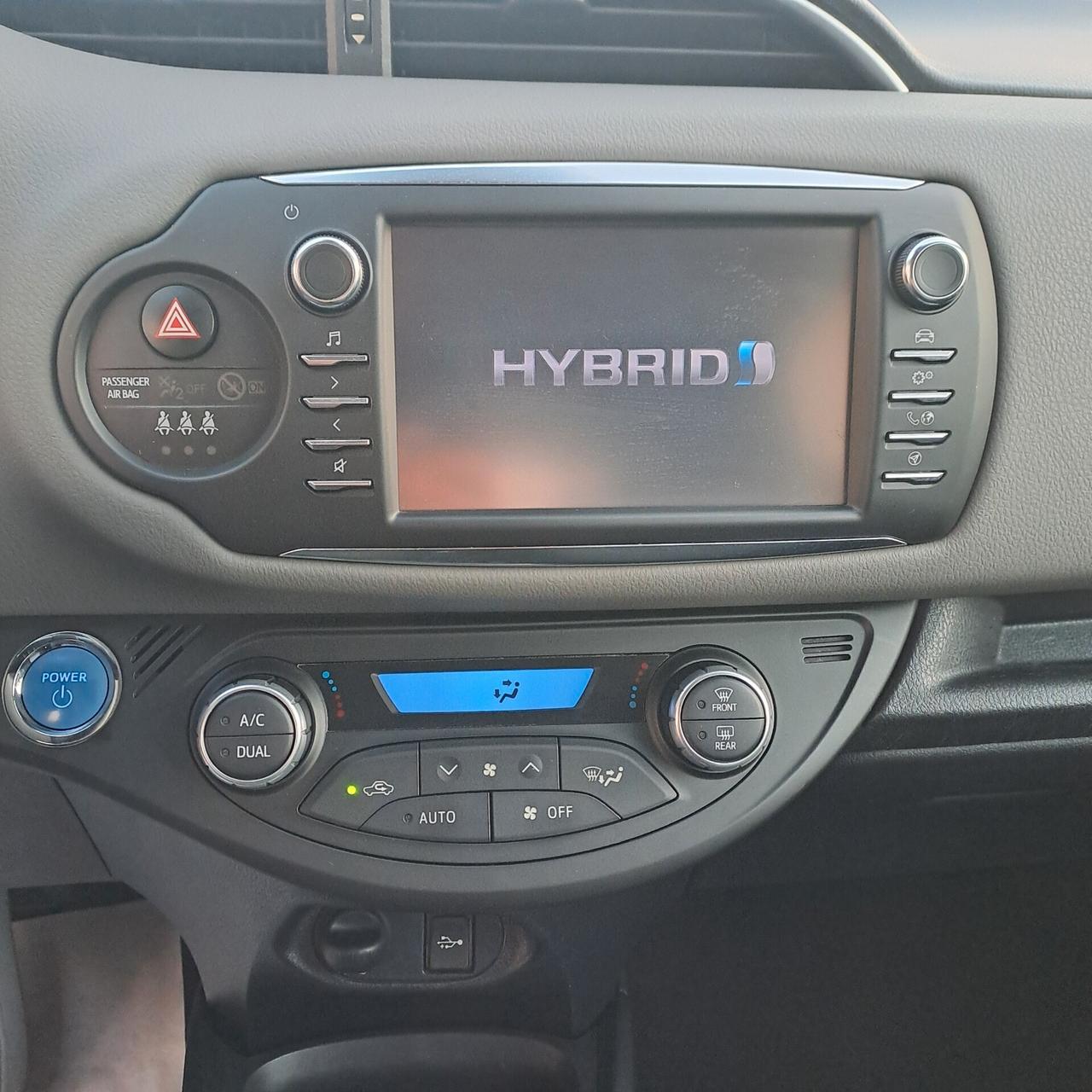 Toyota Yaris 1.5 Hybrid 73cv Business