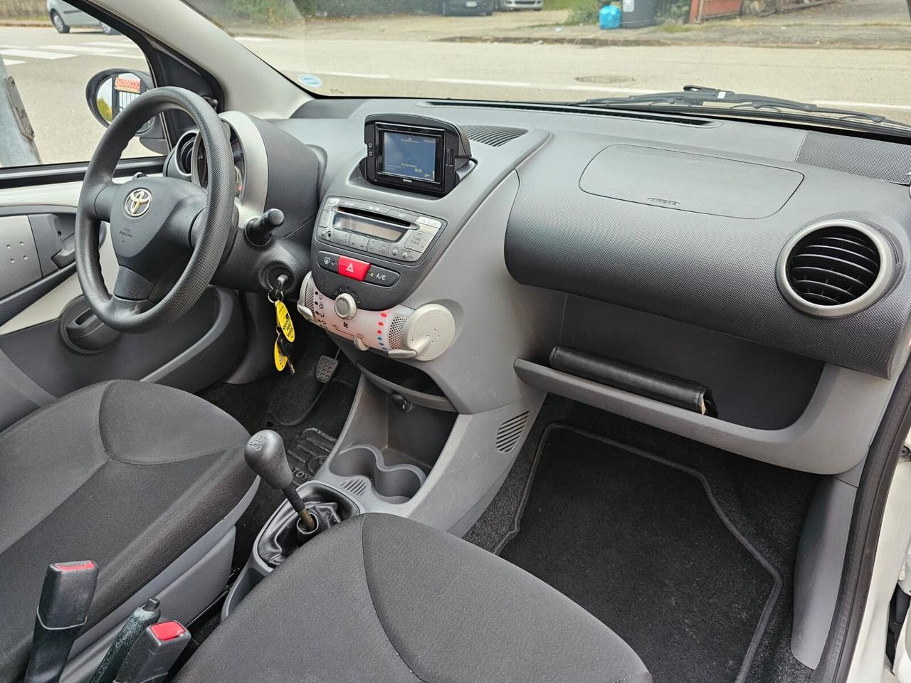 Toyota Aygo 1.0 68cv Now Connect*Clima*Navi*Cerchi*Neopatentati