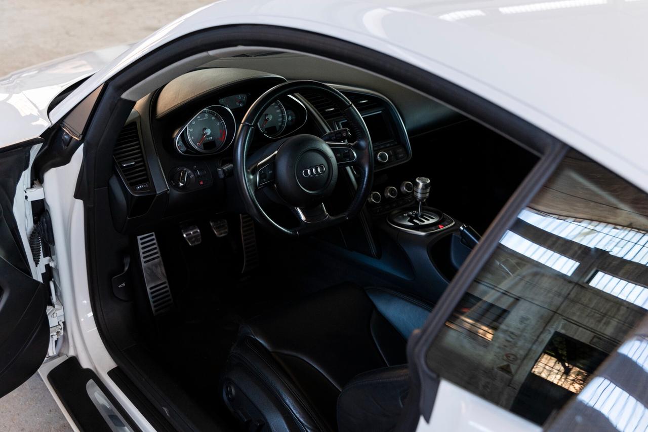Audi R8 4.2 V8 FSI quattro