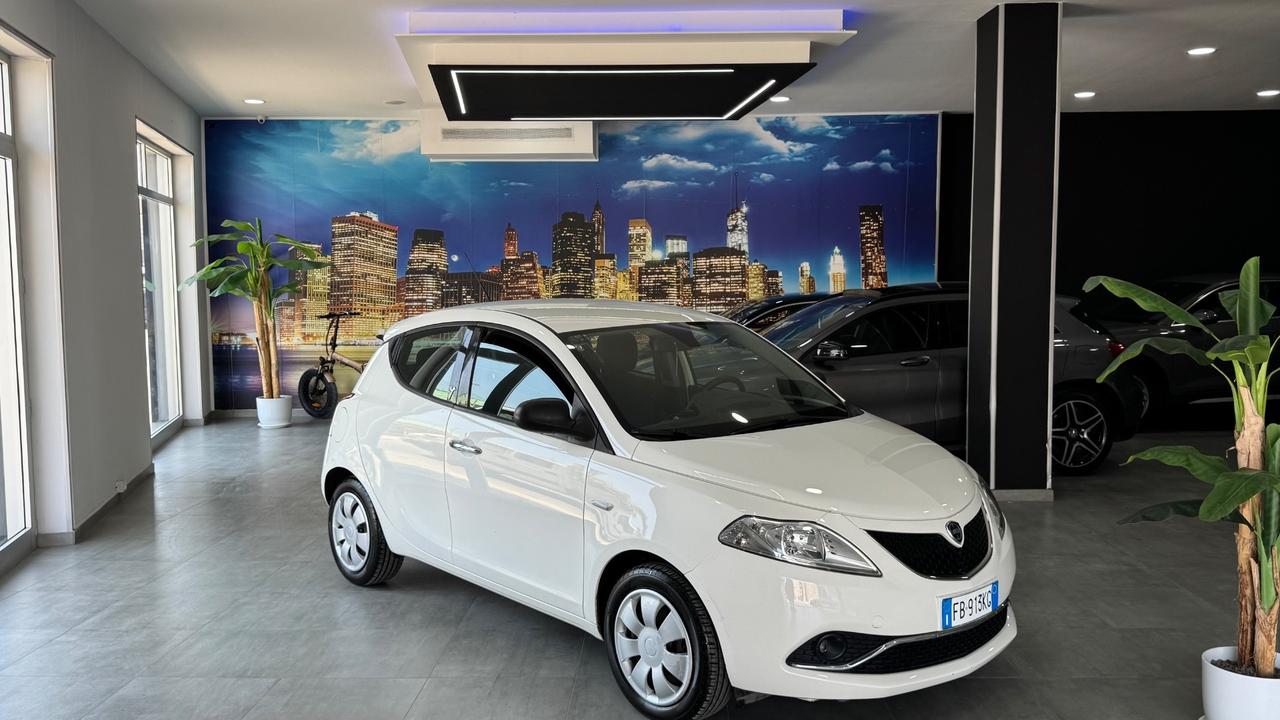 Lancia Ypsilon 1.2 69 CV 5 porte Gold