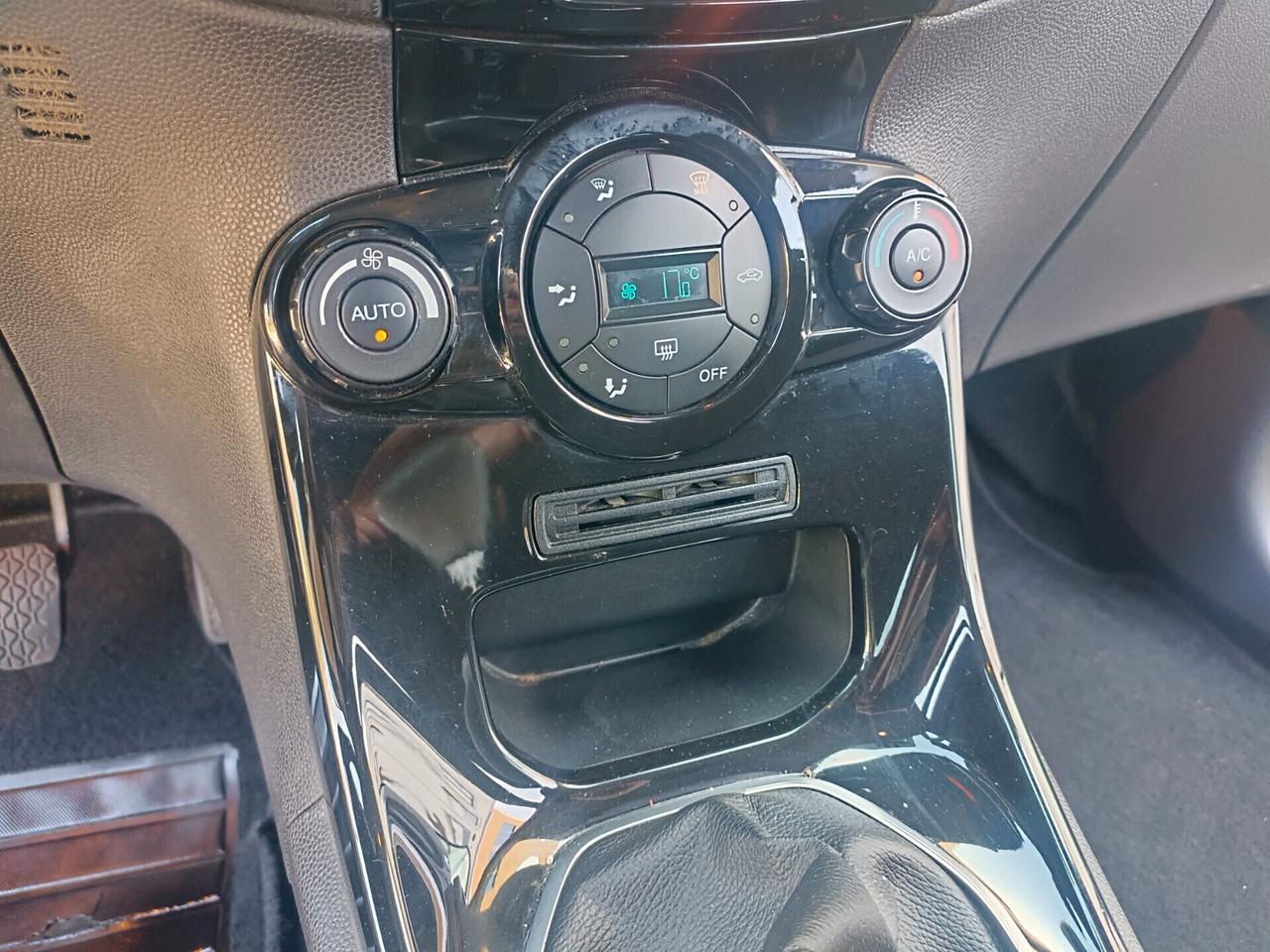 Ford Fiesta Benzina/Gpl Titanium