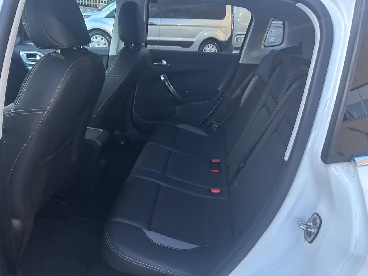 Peugeot 2008 1.6 e-HDi 115 CV Stop&Start 120000km