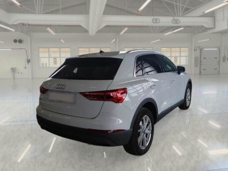 Audi Q3 45 TFSI e S tronic Business