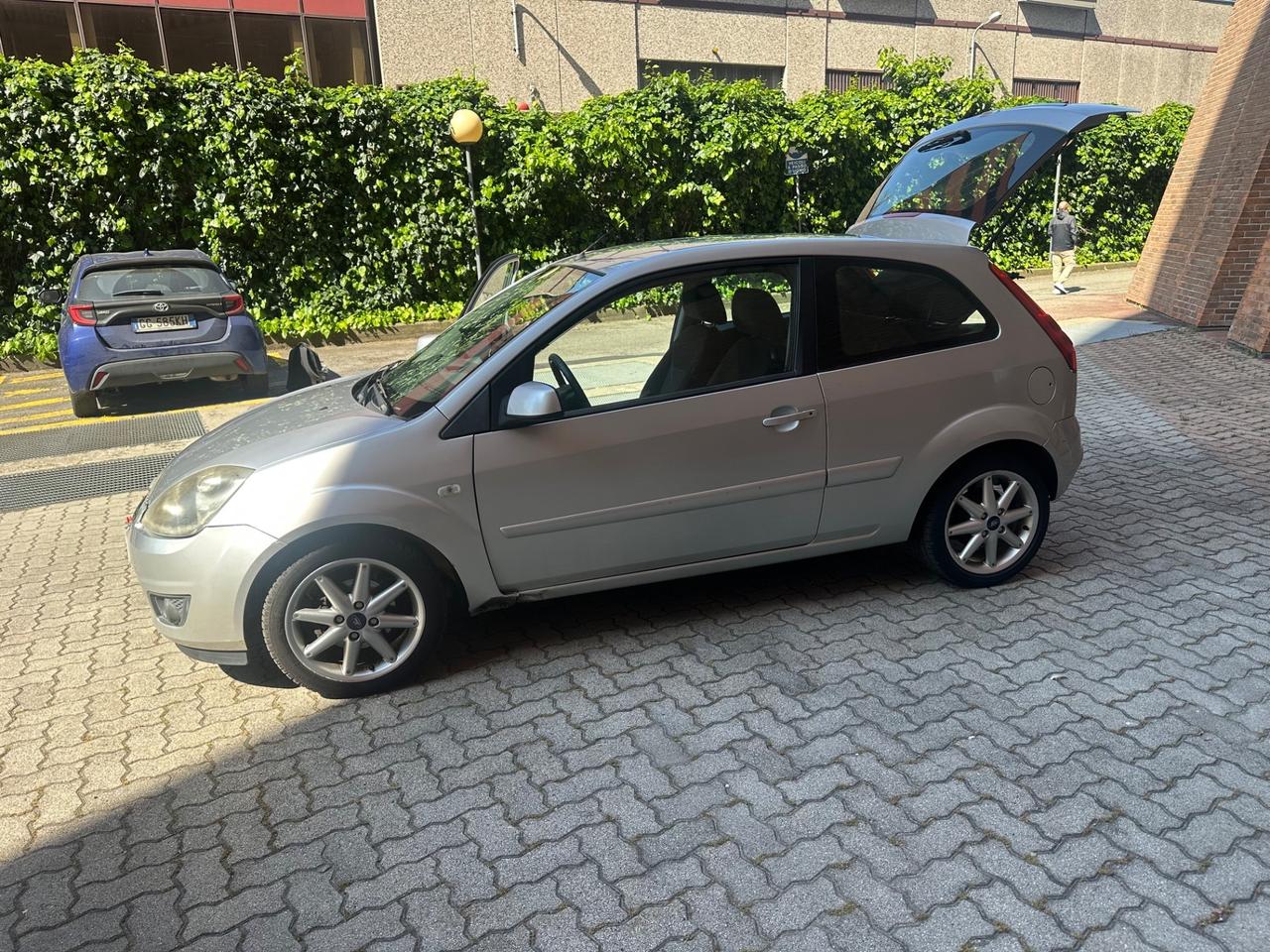 Ford Fiesta 1.2 16V 3p. Ghia