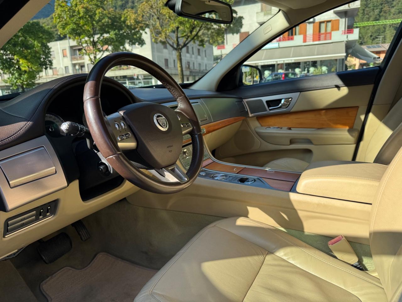Jaguar XF 2.7D V6 Premium Luxury