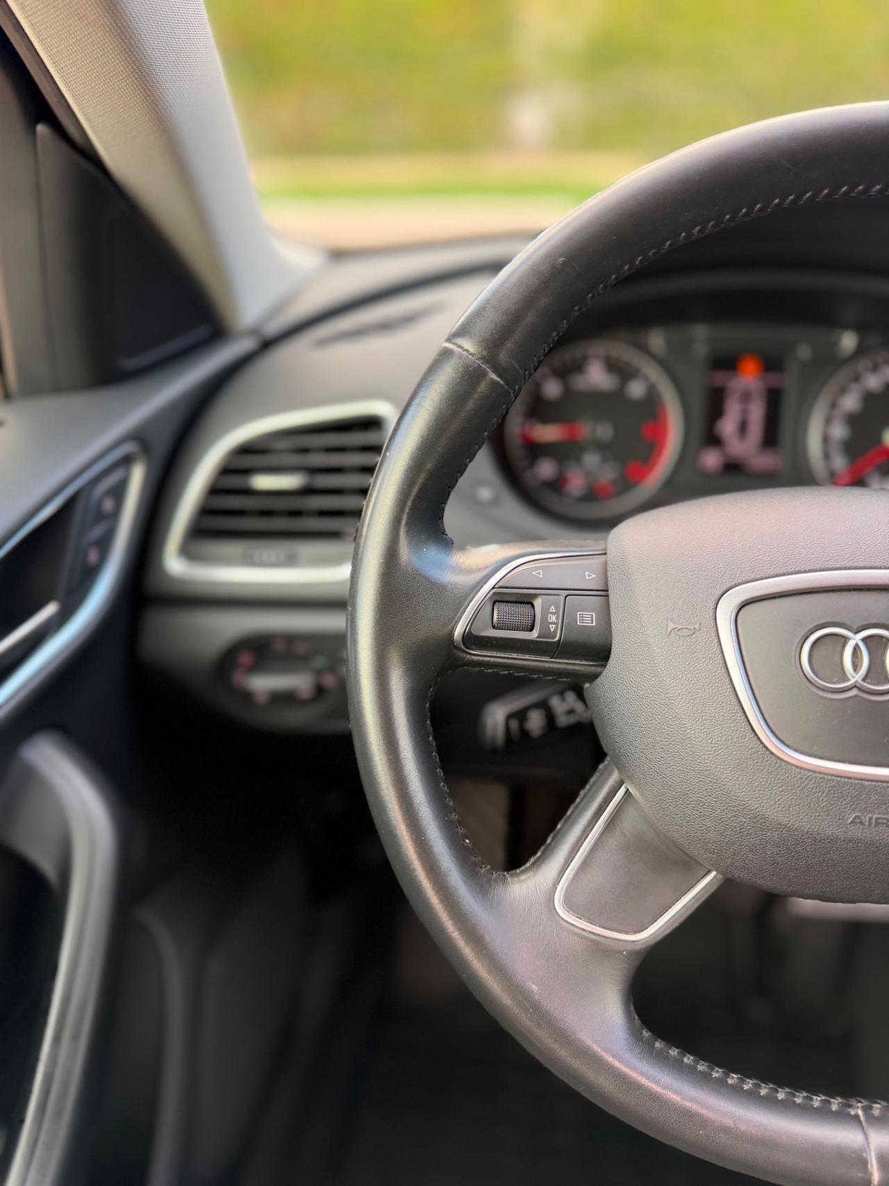 Audi Q3 2.0 TDI 120 CV Business