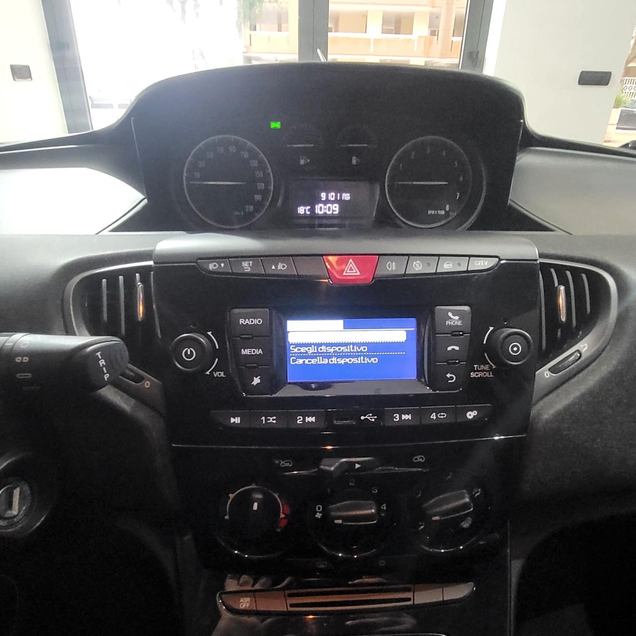 Lancia Ypsilon 1.0 FireFly 5 porte S&S Hybrid Ecochic A. Ferretti