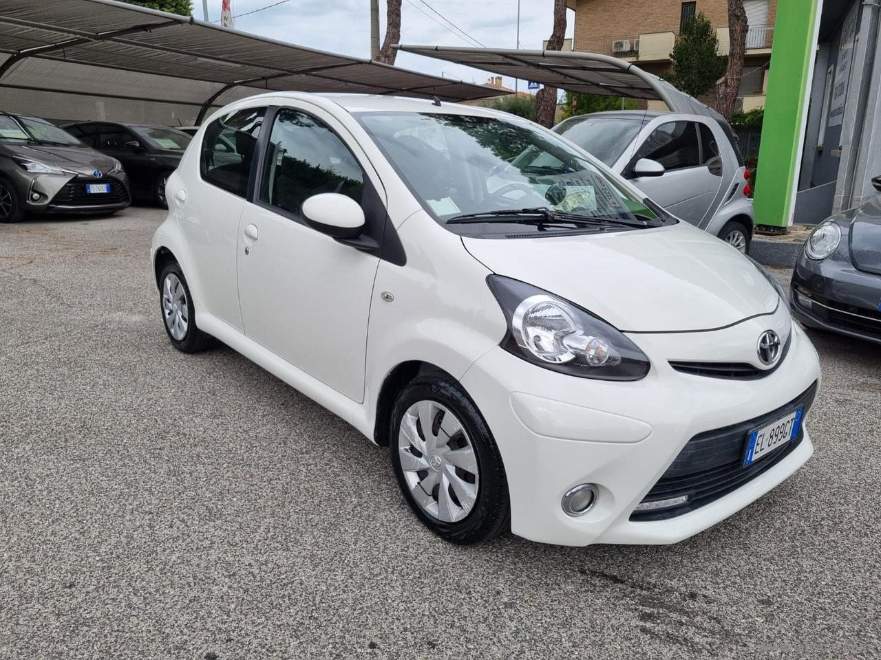 TOYOTA Aygo 1.0 12V VVT-i 5p. Lounge MMT