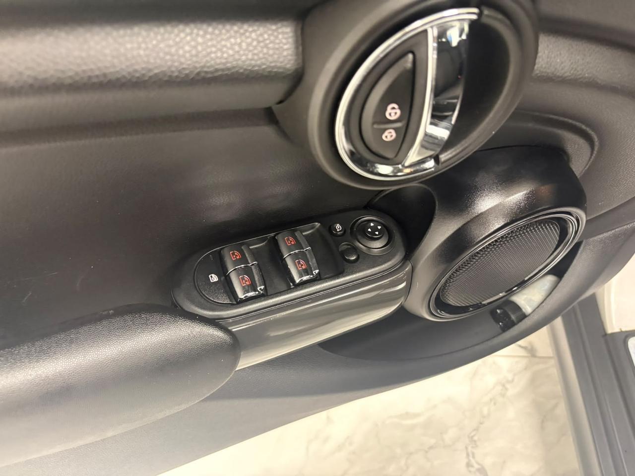 Mini Cooper 1500 D Baker Street Unipro 2019