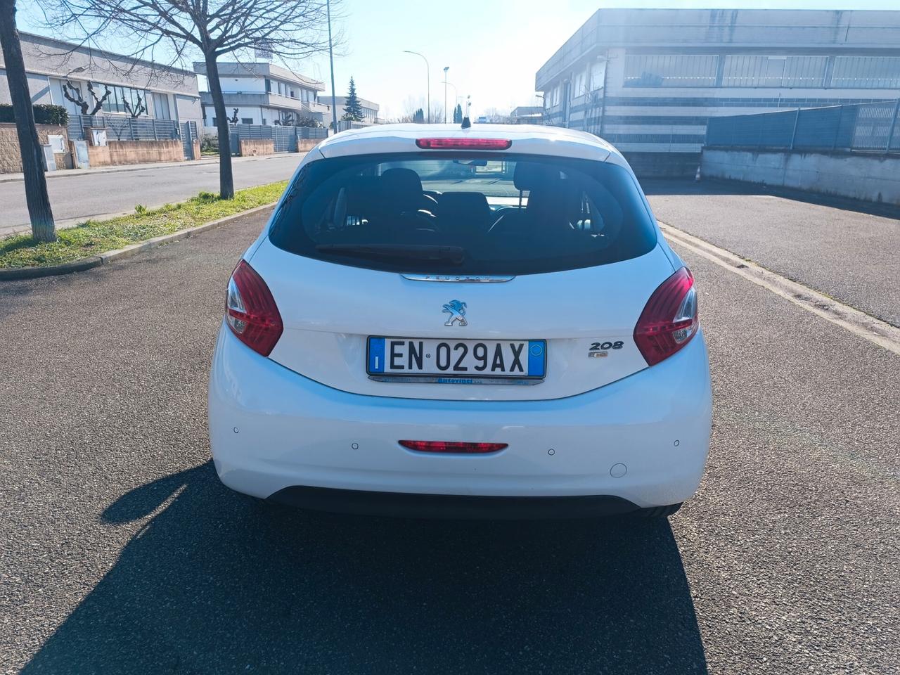 Peugeot 208 1.6 HDi 5 porte del 12 NEOPATENTATI