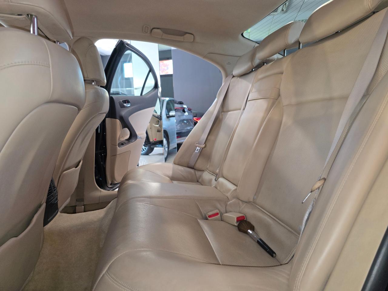 Lexus IS 220d