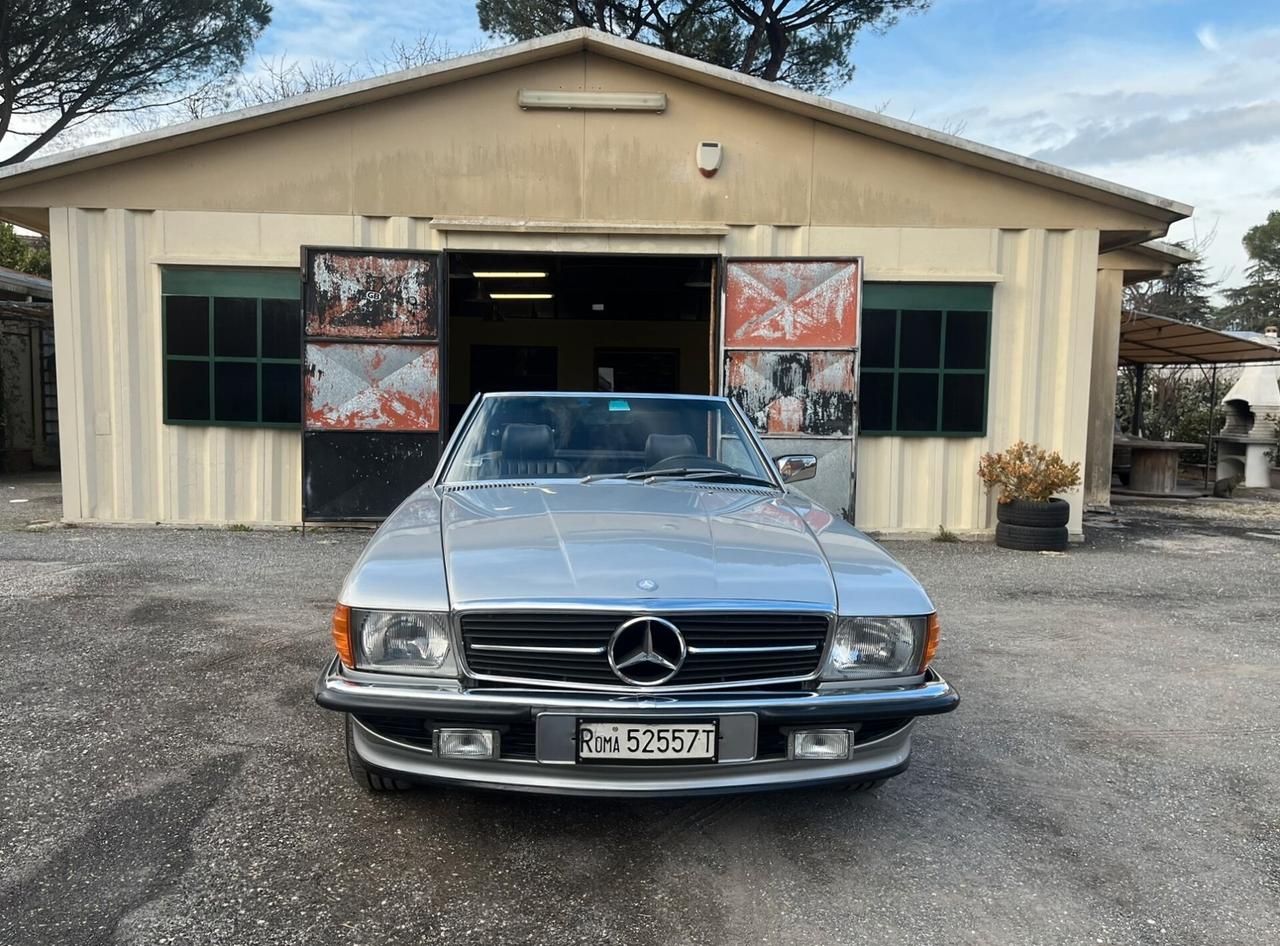 Mercedes 300 SL (R107) - CONSERVATA