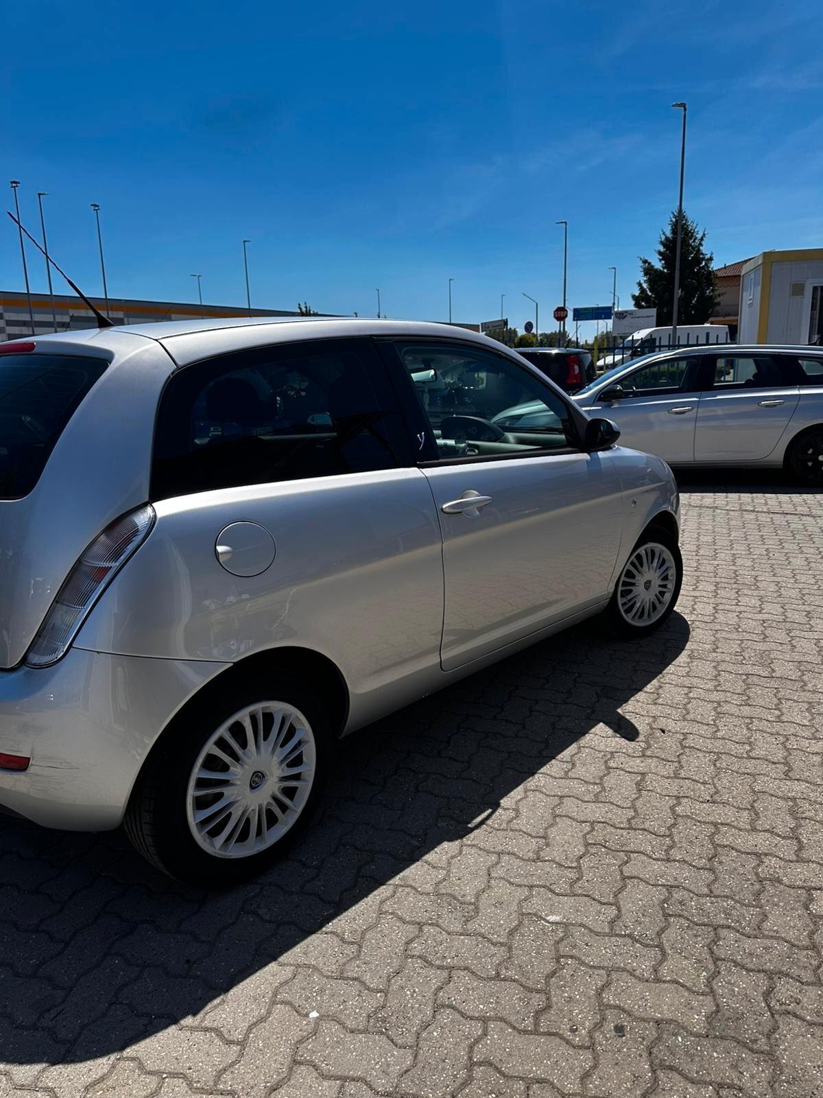 Lancia Ypsilon 1.2 Argento