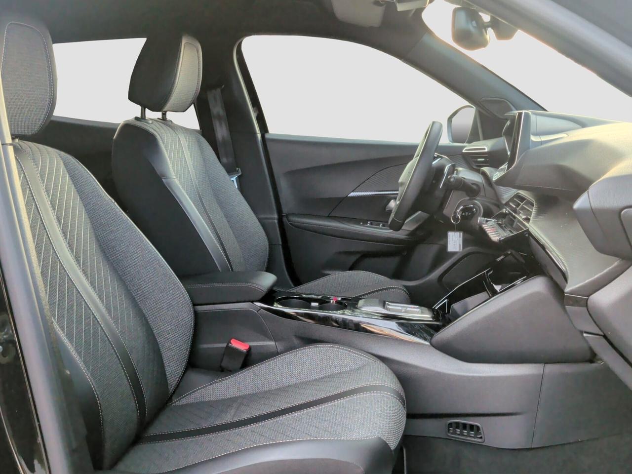 Peugeot 2008 Hybrid 145 e-DCS6 Allure 2025