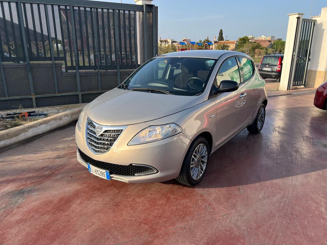 Lancia Ypsilon 1.2 69 CV 5 porte S&S Gold