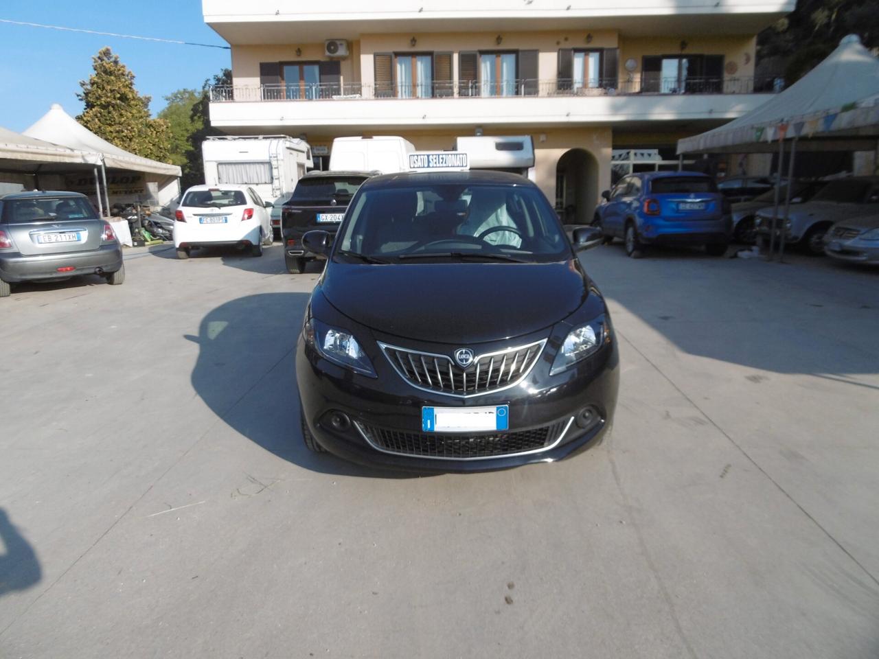 Lancia Ypsilon 1.0 FireFly 5 porte S&S Hybrid Silver