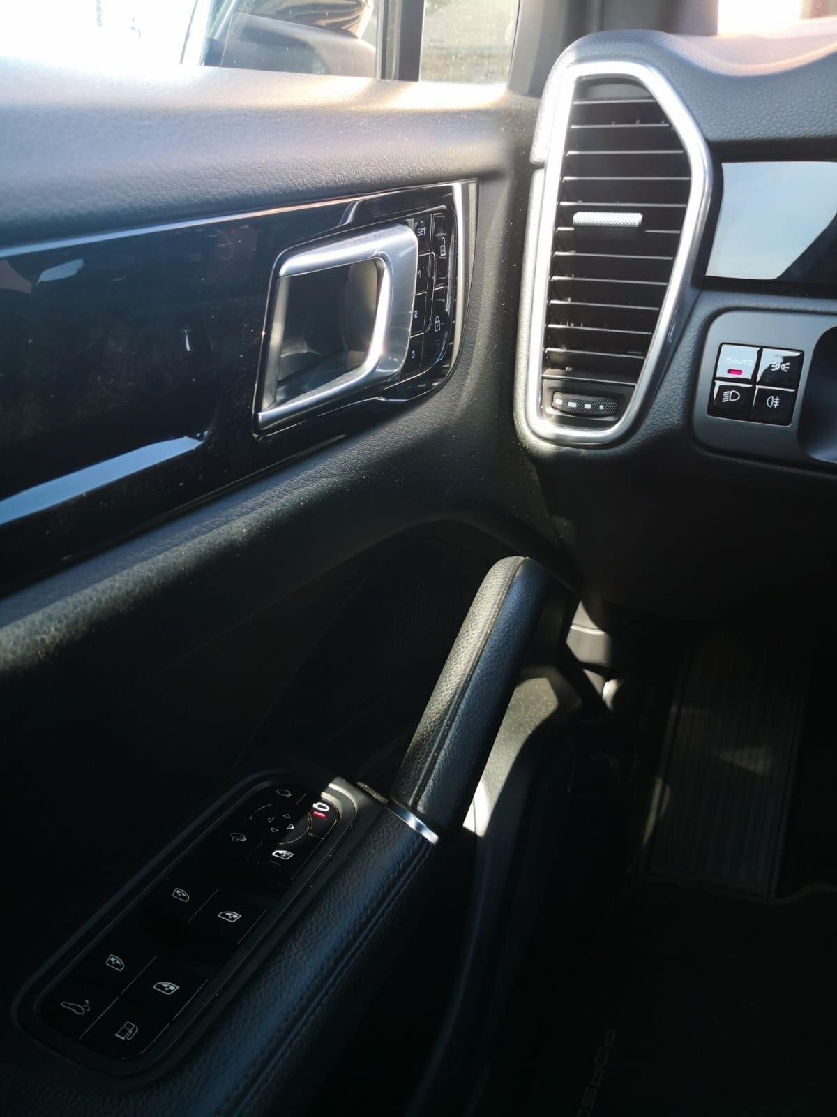 Porsche Cayenne 3.0 V6 E-Hybrid ***CONTOVENDITA - SU APPUNTAMENTO***