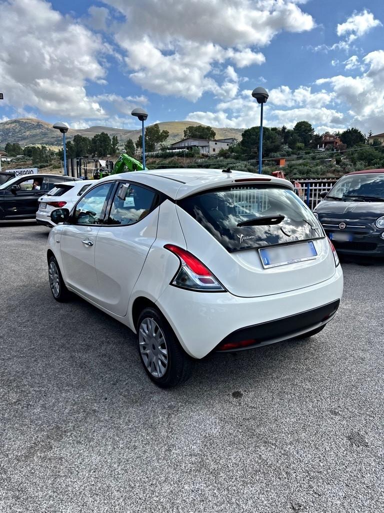Lancia Ypsilon 1.0 FireFly 70cv Hybrid 2022
