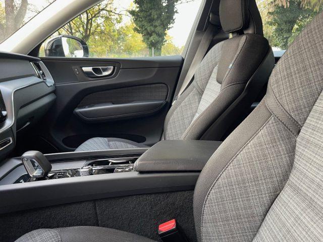 VOLVO XC60 2.0 B4 AWD AUTOMATICA CERCHI DA 19" FARI FULL LED