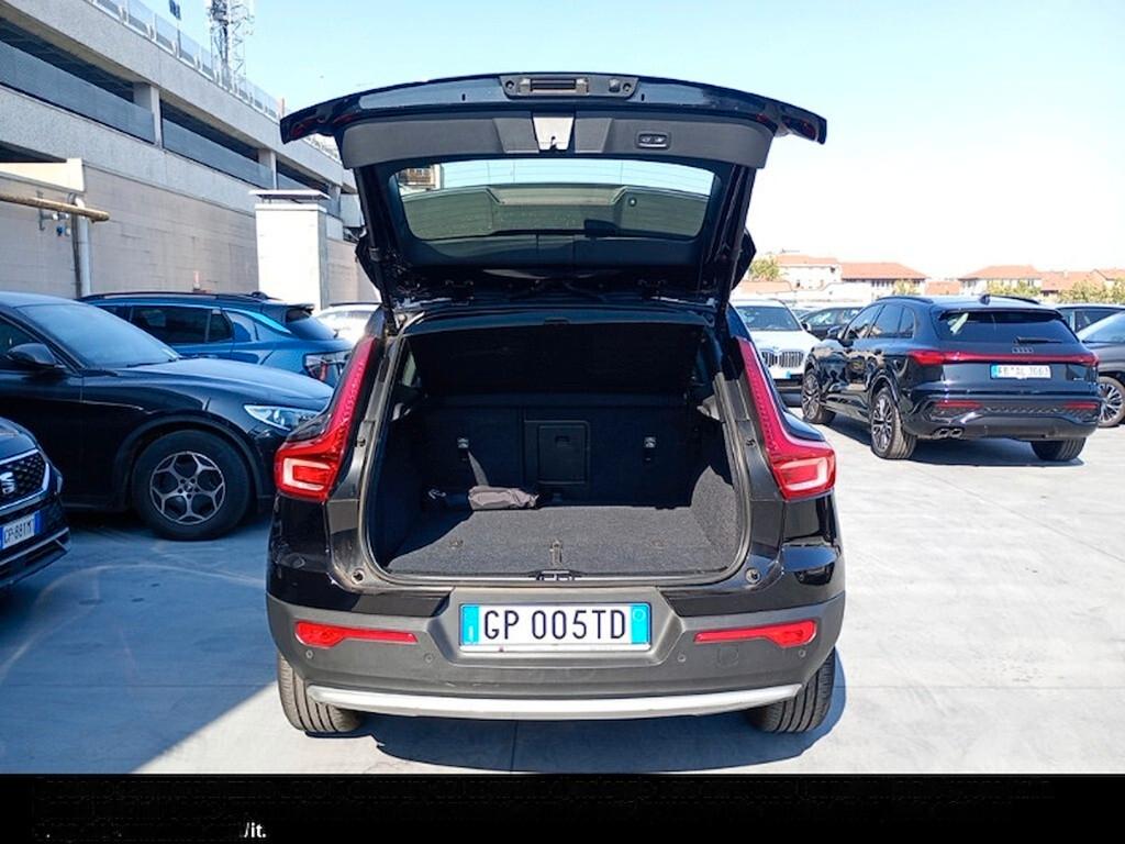 VOLVO XC40 1.5 T2 129CV AUTOM. CORE ( FARI LED - COCKPIT - CRUISE - NAVI - PDC )
