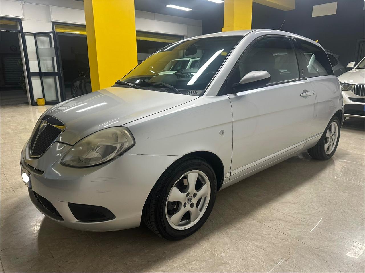 Lancia Ypsilon 1.3 MJT 90 CV Oro Bianco