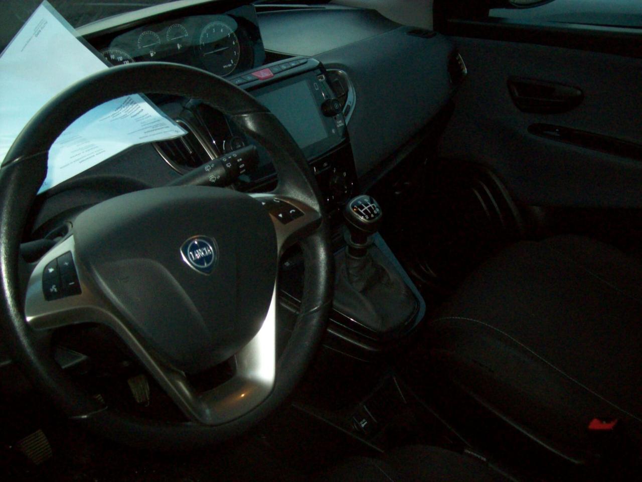 Lancia Ypsilon 1.0 FireFly 5 porte S&S Hybrid Gold