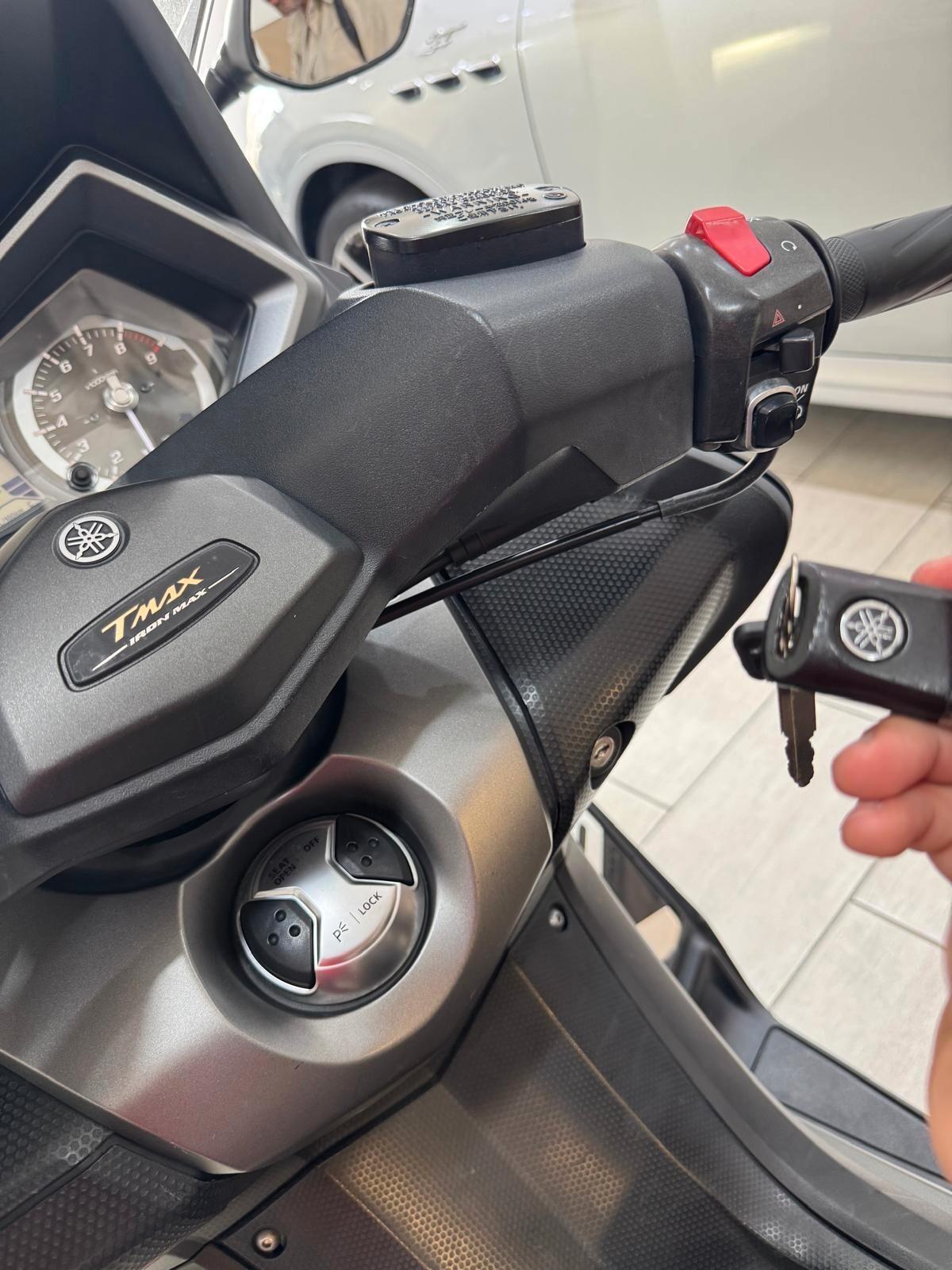 Yamaha T Max 530 AIRON MAX
