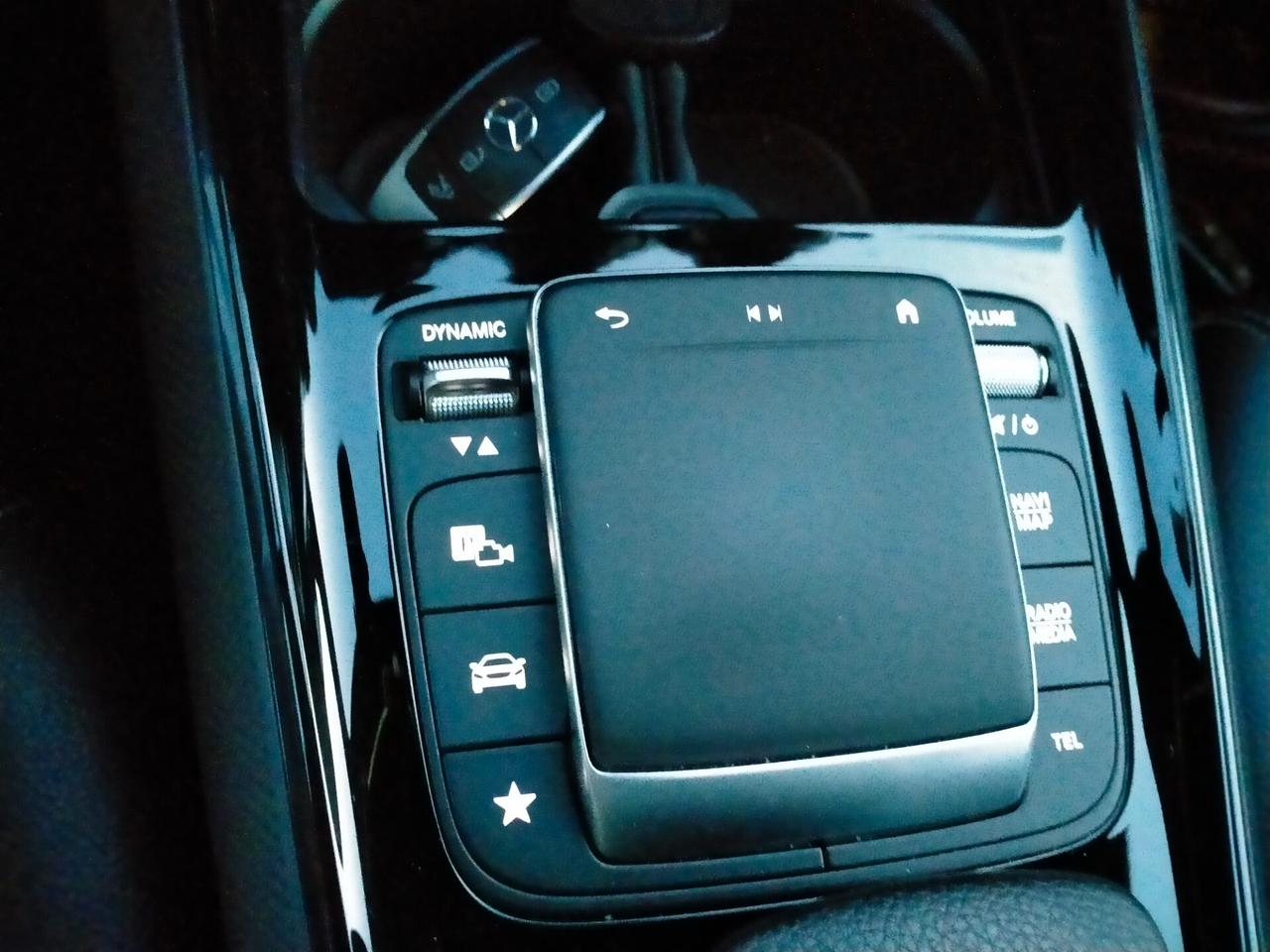 Mercedes-Benz GLB 180 D BUSINESS EXTRA 8MLED/SEDILI SPORT/DISPLAY MAXI