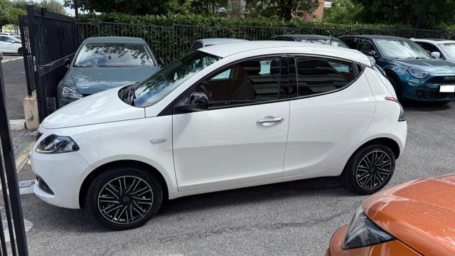 LANCIA Ypsilon 1.0 FIREFLY S&S HYBRID GOLD*R.CAM*CARPLAY*LED*TEL