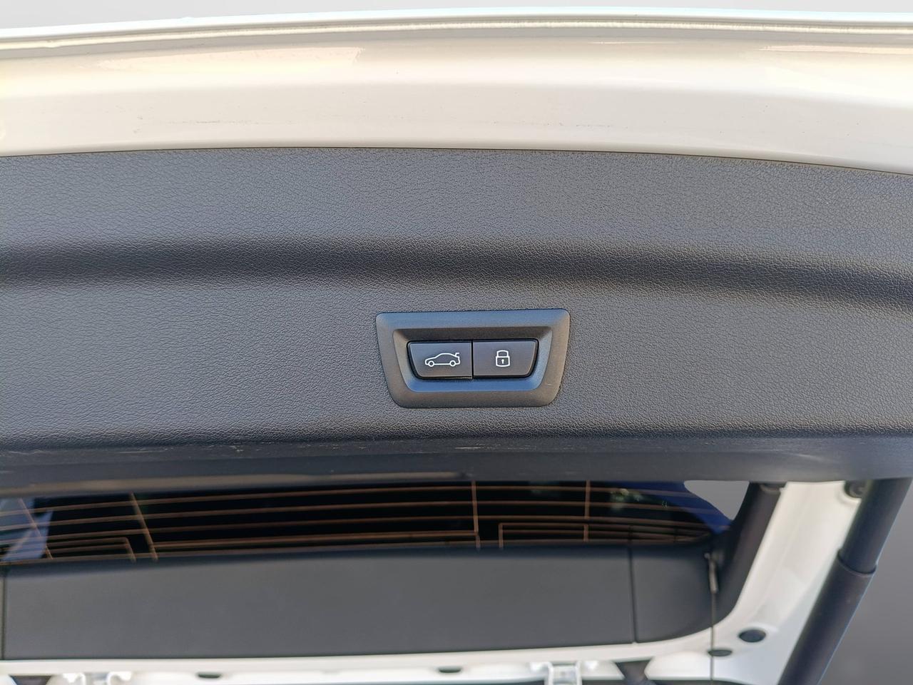 BMW X1 U11 - X1 sdrive18d X-Line auto