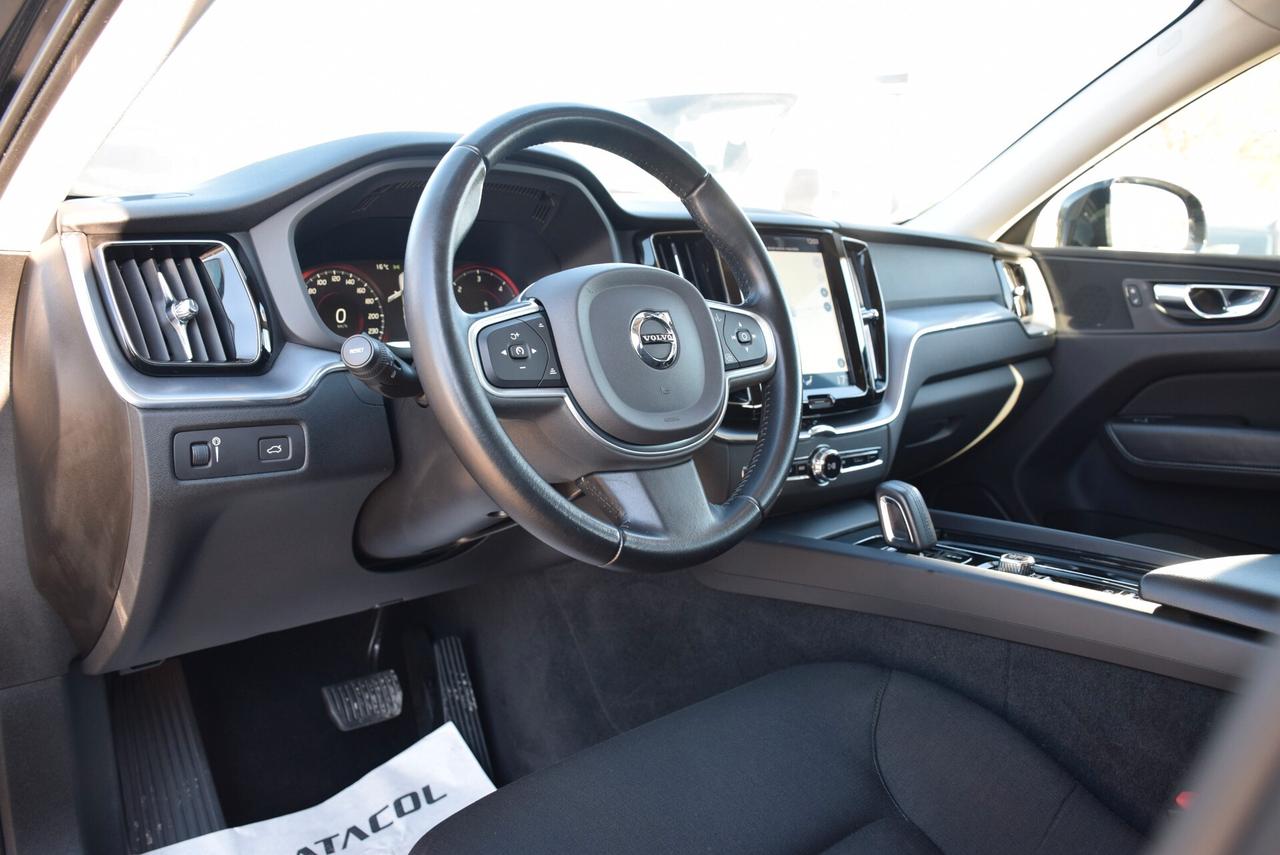 Volvo XC 60 XC60 IBRIDA DIESEL 4X4 2.0 B4 AWD AUTOM Geartronic Momentum FULL