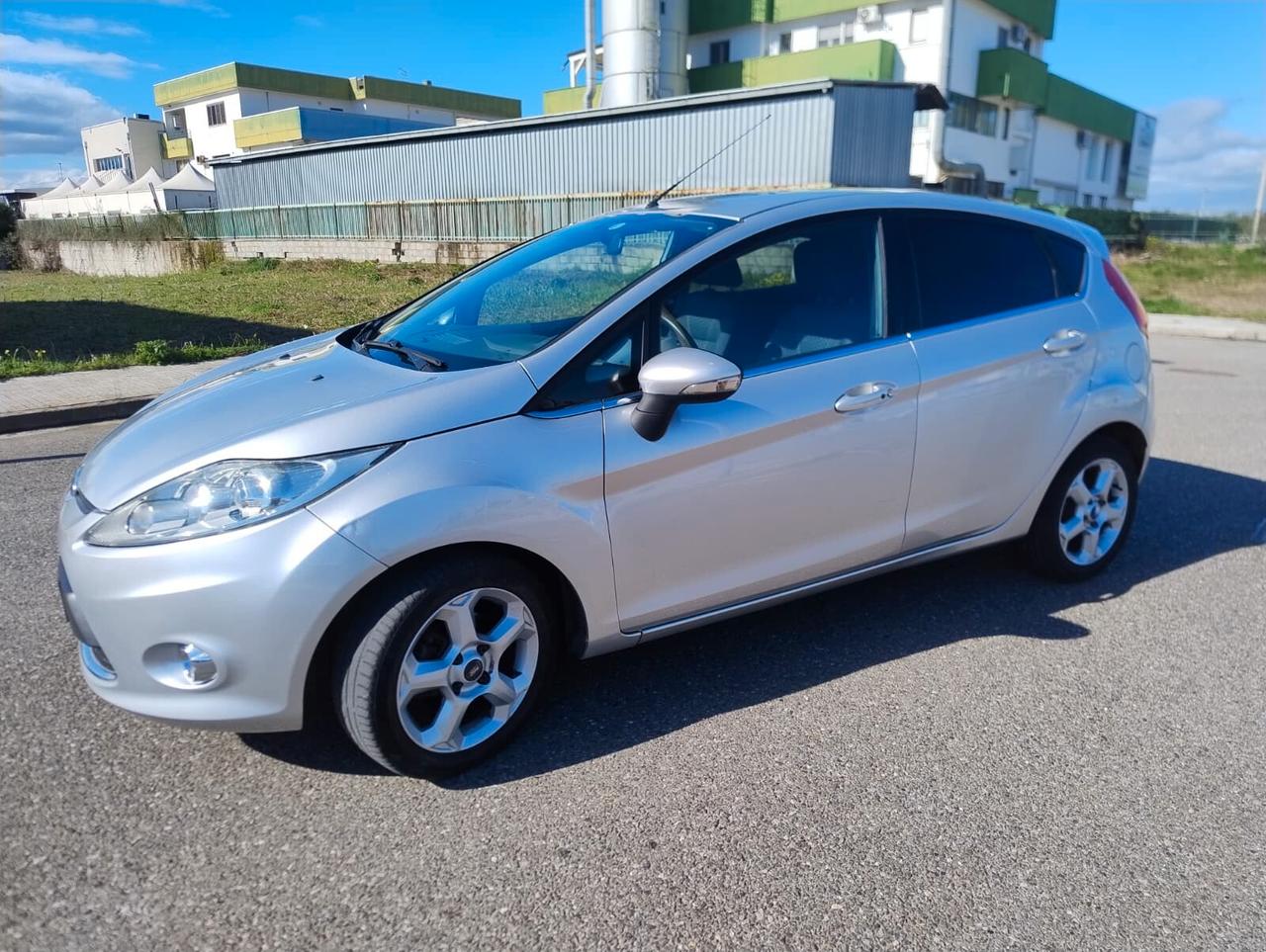 Ford Fiesta 1.4 TDCi 68CV 5 porte Titanium