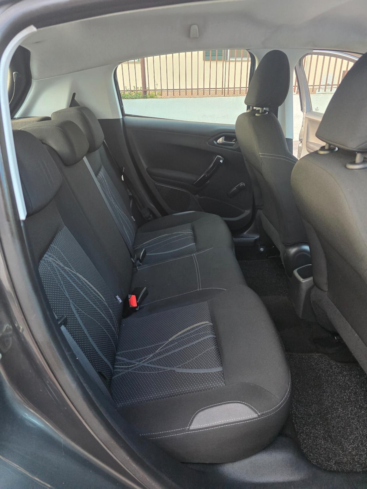 Peugeot 208 1.4 HDi 68 CV 5 porte Active 2014