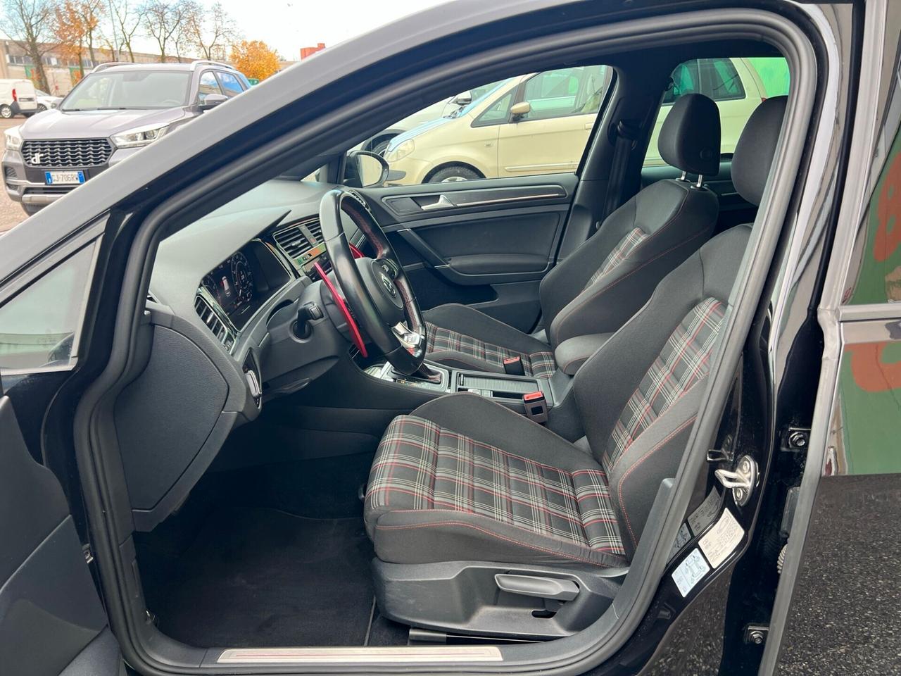 Volkswagen Golf GTI Performance 2.0 230 CV TSI DSG