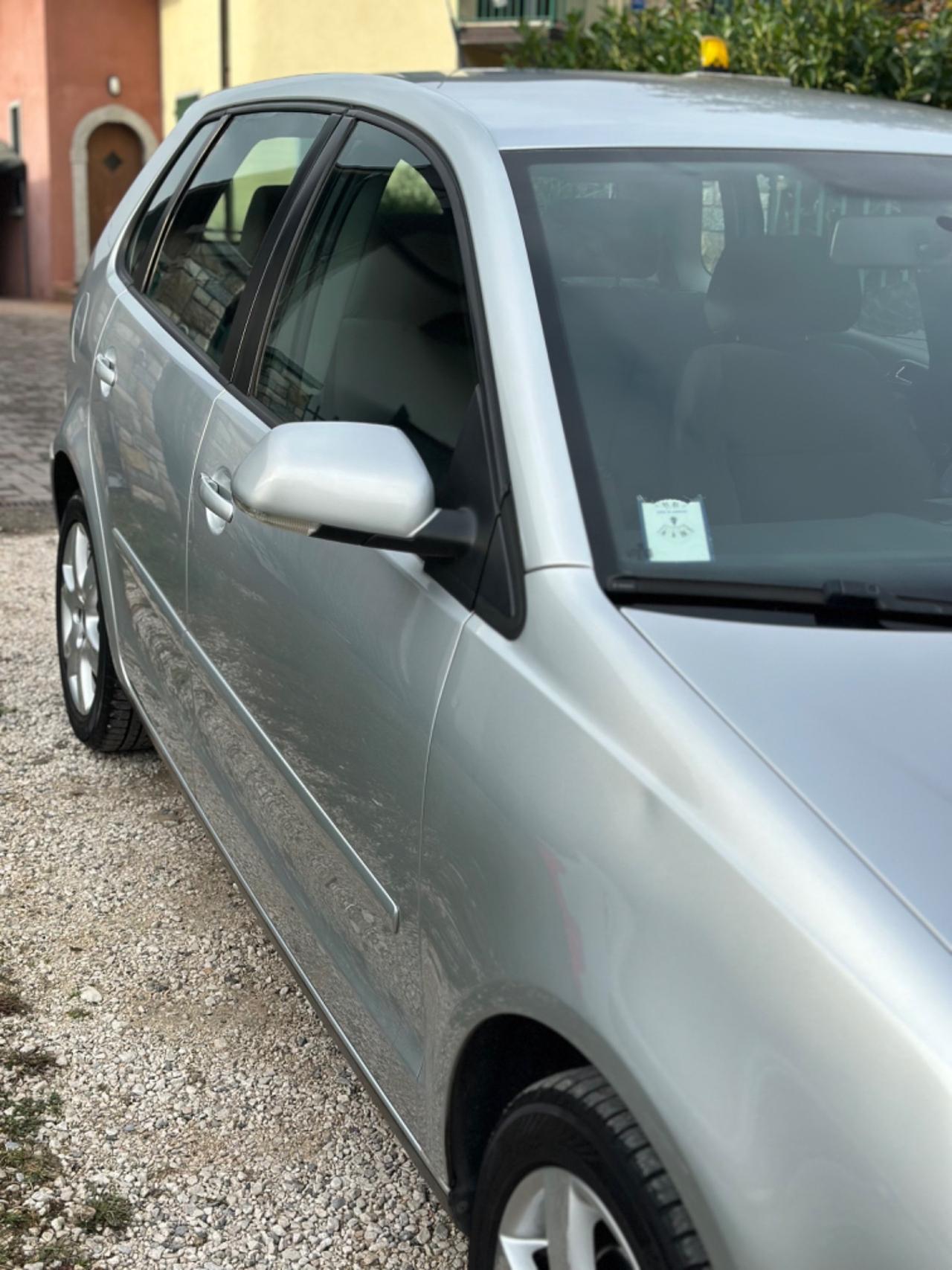 Volkswagen POLO 1.4/80CV TDI 5P SPORTLINE NEOPAT