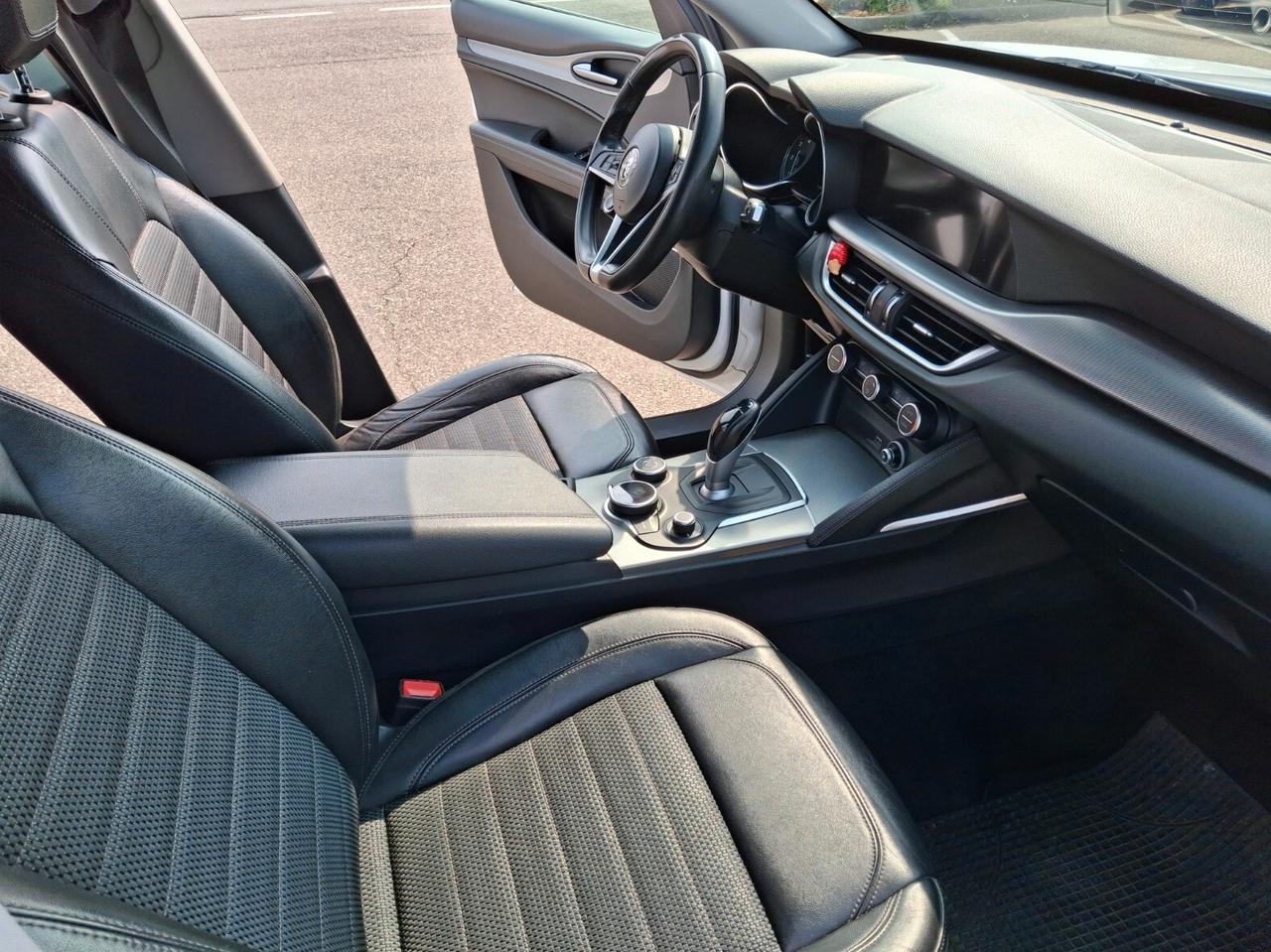Alfa Romeo Stelvio 2.2 Turbodiesel 210 CV AT8 Q4 Executive