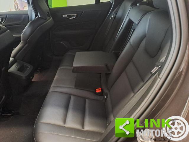 VOLVO V60 Cross Country 2.0 B4 D 211H 195 MHEV HYBRID PLUS AWD AUTOMATICA