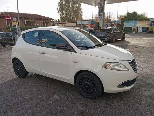 Lancia Ypsilon 1.2 8v Silver ecochic Gpl 69cv E6