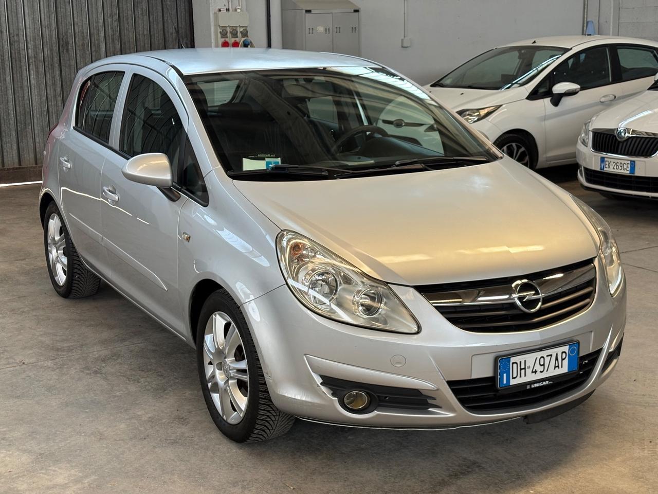 Opel Corsa 1.4 16V 5 porte AUTOMATICA