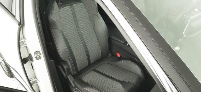 PEUGEOT 3008 Hybrid4 300 e-EAT8 Allure Pack