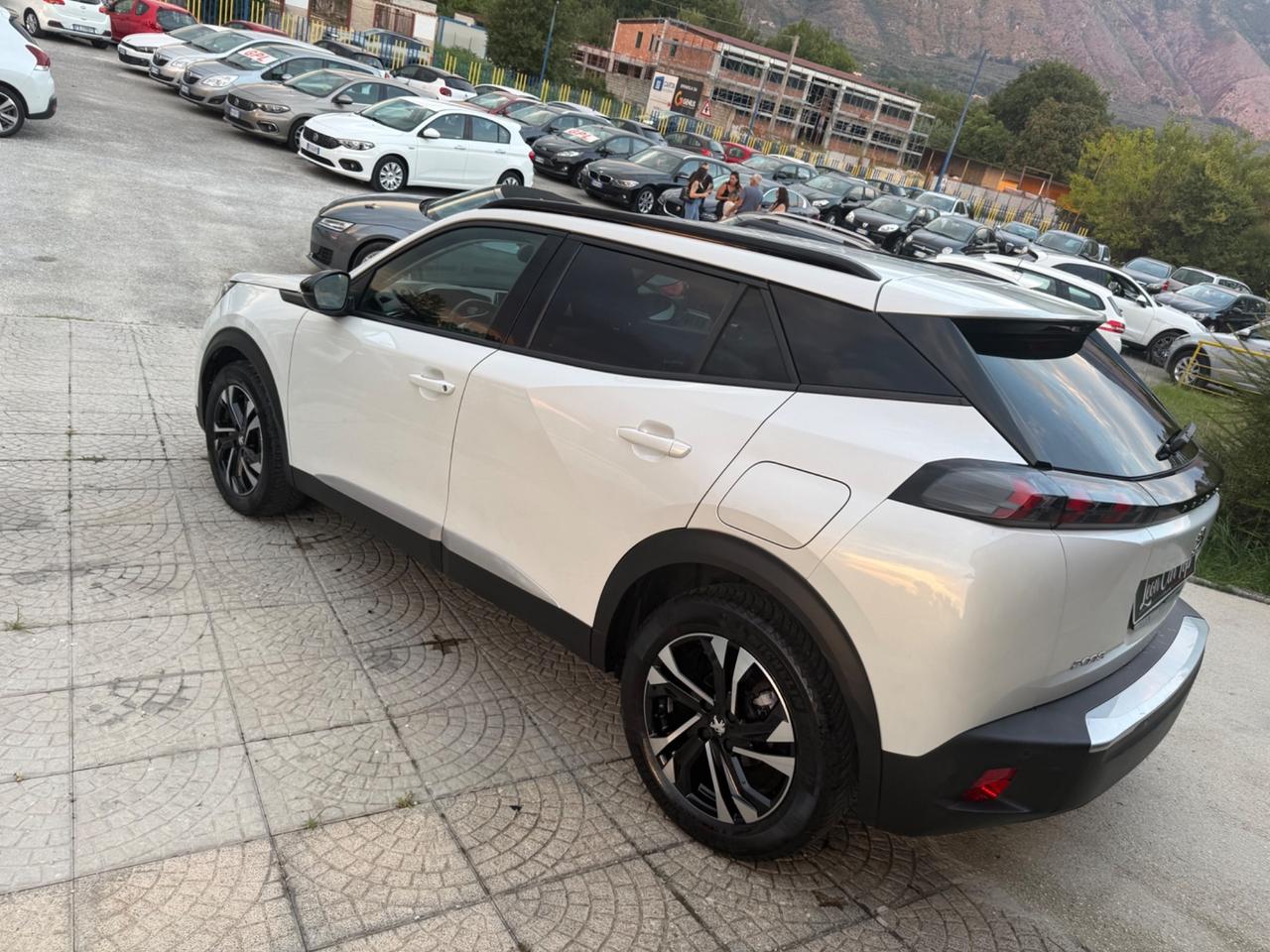 Peugeot 2008 BlueHDi cambio automatico permute e finanziamenti