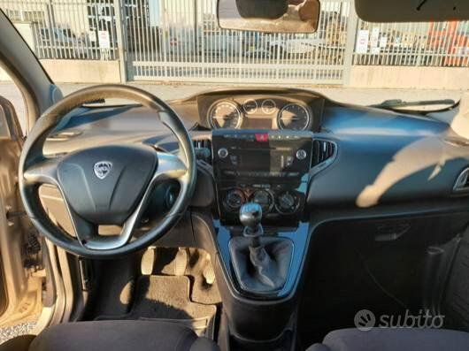 Lancia Ypsilon 0.9 TwinAir 85 CV 5 porte Metano Ec