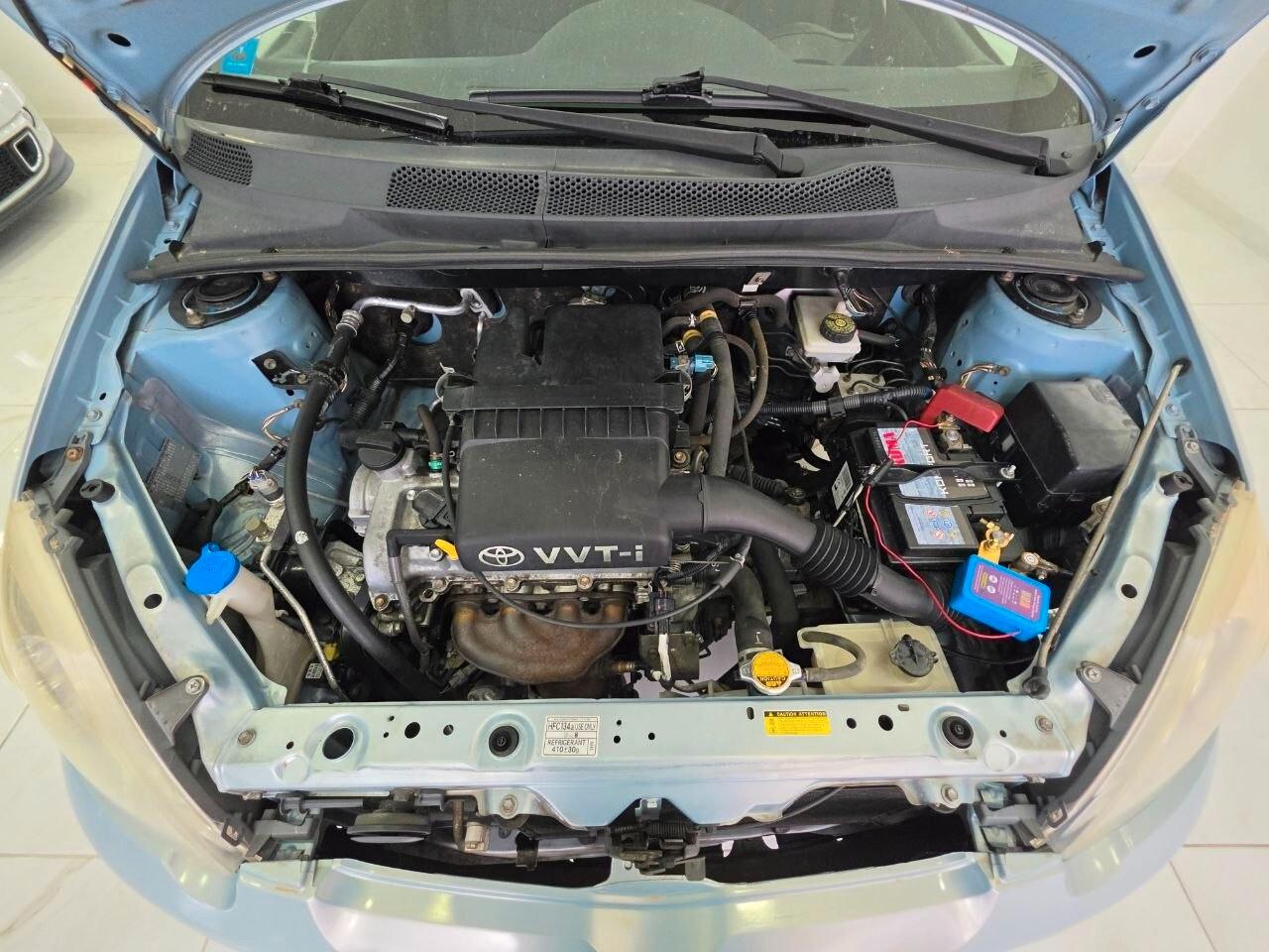 Toyota Yaris 1.0i 16V cat 5 porte Sol