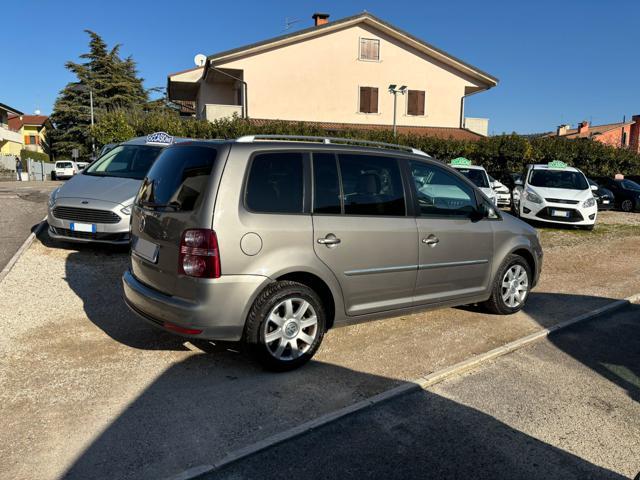 VOLKSWAGEN Touran 2.0 TDI DPF DSG Highline NEOPATENTATI