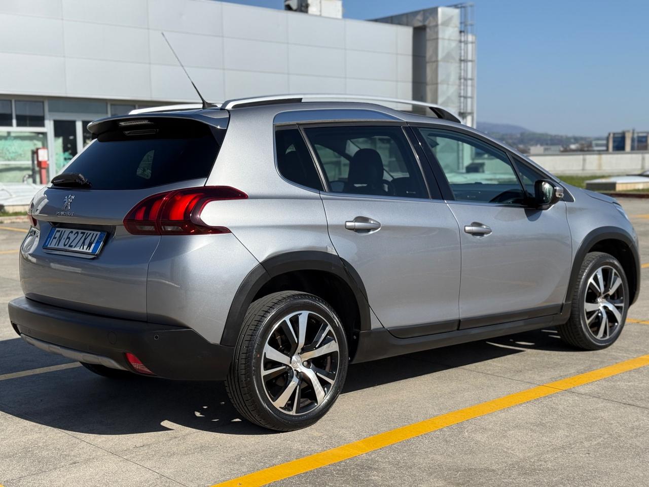 Peugeot 2008 1.2 Turbo Benzina 110 cv EURO 6B NEOPATENTATI