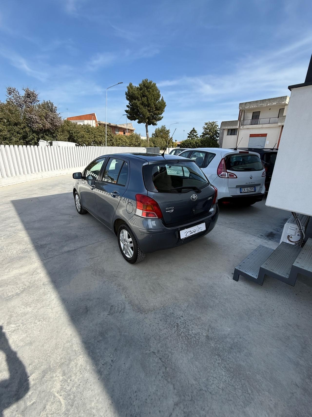 Toyota Yaris 1.0 5 porte Sol