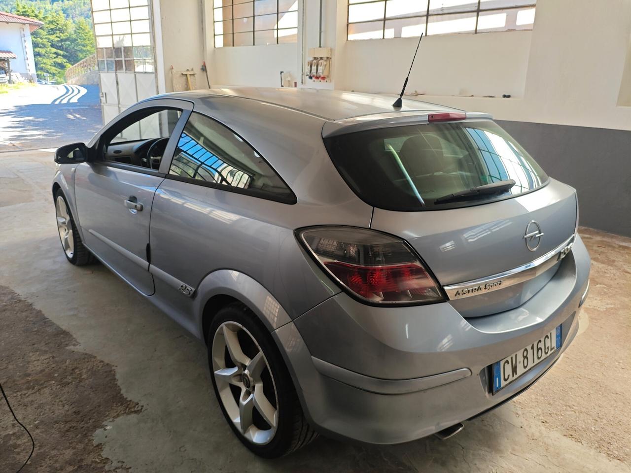 Opel Astra GTC 1.9 CDTI 120CV 3 porte Sport