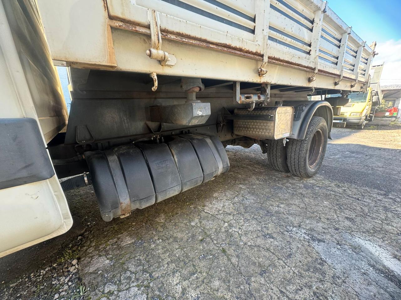 IVECO DAILY 35C13 RIBALTABILE TRI LATERALE MOTORE 2.8 TURBO